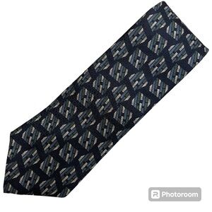 Designer Donna Karan 100% Imported Silk From Italy Tie. Made in the USA
